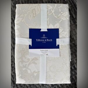 Villeroy & Boch Lurex Heirloom Poinsettia Tablecloth in Cream